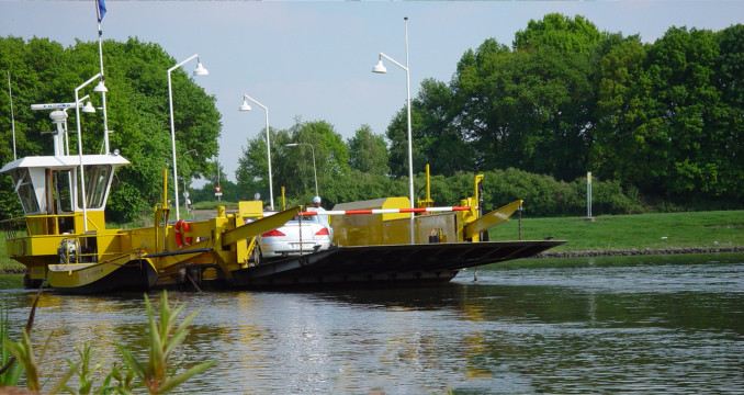 Veerpont bij Grubbenvorst aan de Maas